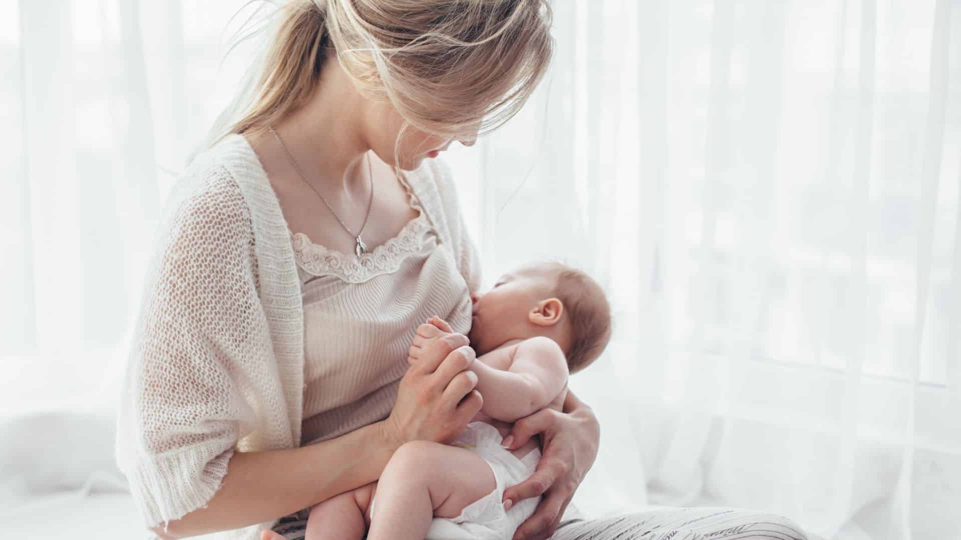 The Pros and Cons of Breastfeeding vs. Formula Feeding Which is Right