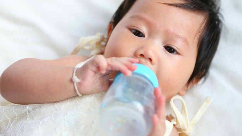 Drinking in bottled water for babies.