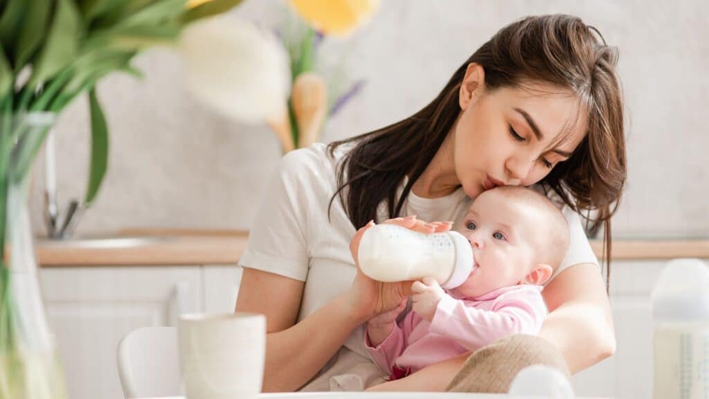 Combination Feeding Expert Tips for Mixing Baby Formula and Breast