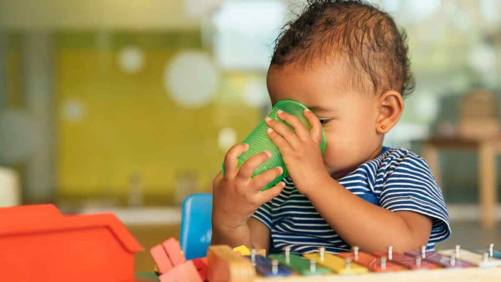 baby drinks water