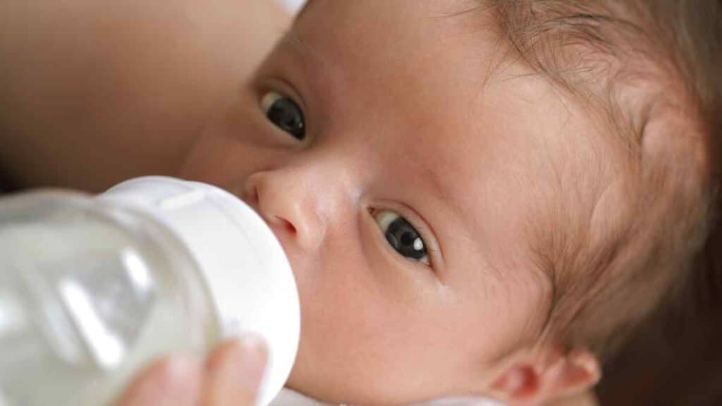 baby drinks water