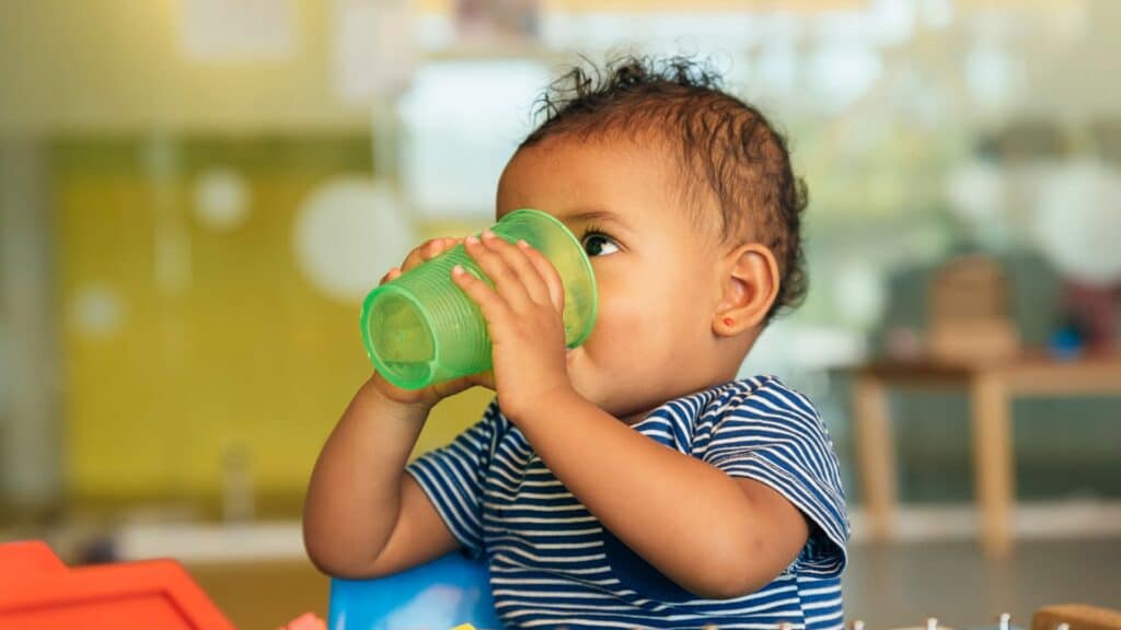 baby drinks water