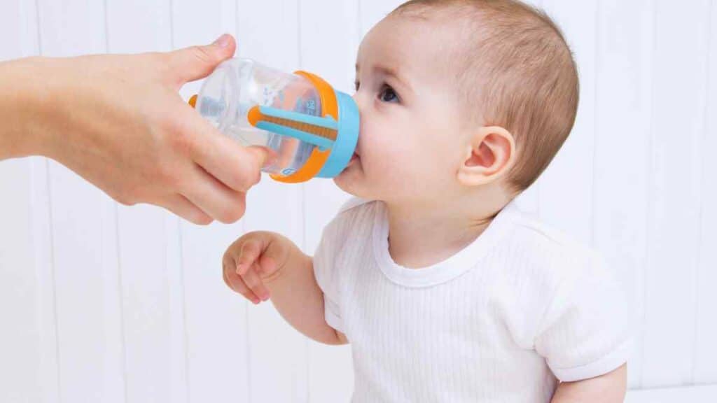 baby drinking in sippycups