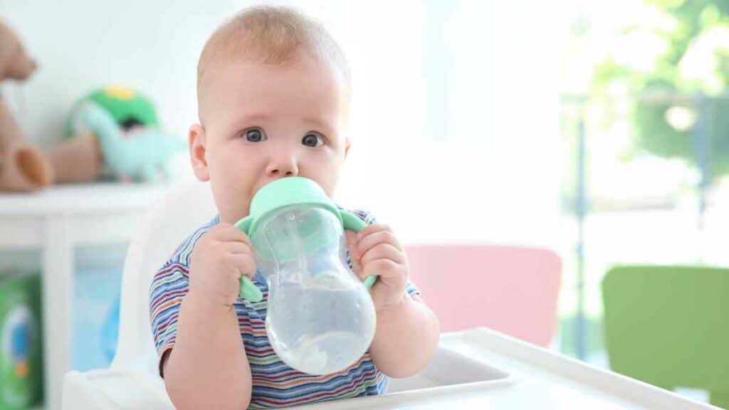 baby drinks water