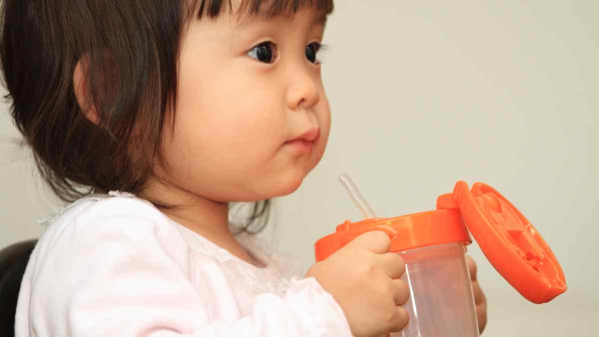 The Advantages and Disadvantages of Using Distilled Water for Babies