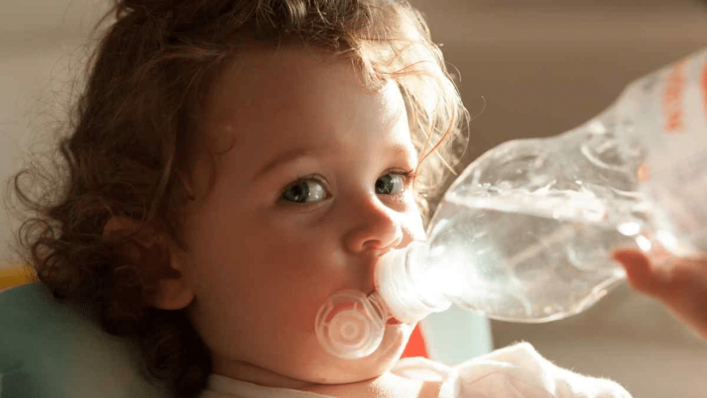 baby drinks water