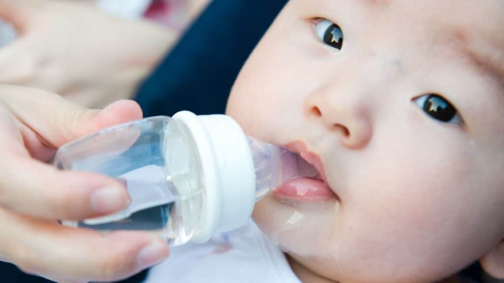 Offering Water to Newborns Understanding the Potential Risks Baby Water