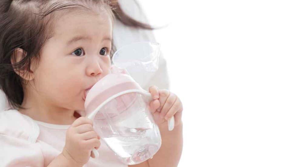Can Newborns Drink Water? The Risks and Benefits Baby Water