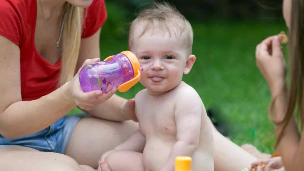 baby drinks water