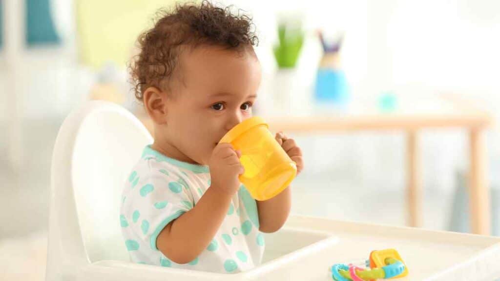 A guide to prevent dehydration while you’re pregnant, for parents of newborns. Provides easy tips such as drinking more water, increasing exercise habits, and more.